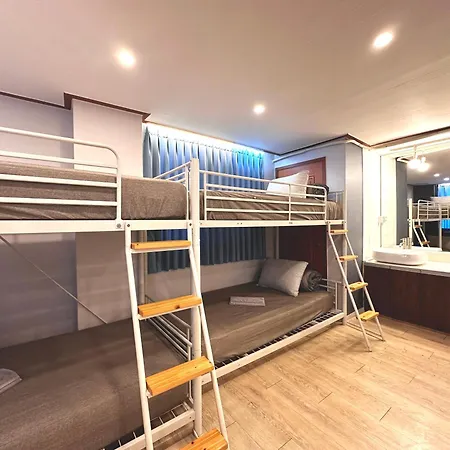 Oyo Rooftop Hostel-2